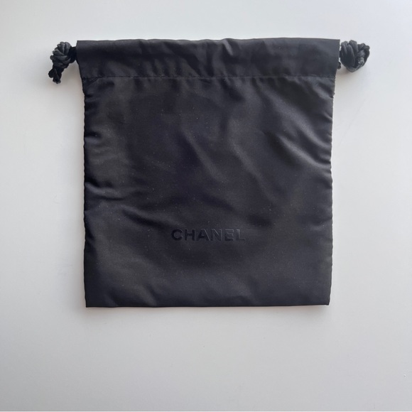 *New* CHANEL Small Pouch - Picture 3 of 4